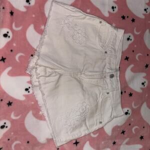 White denim shorts with embroidered